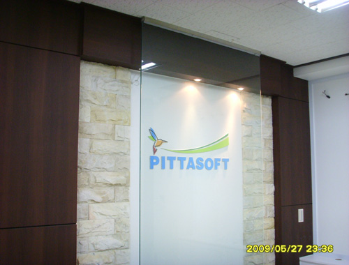 090602_hndesign153027.jpg