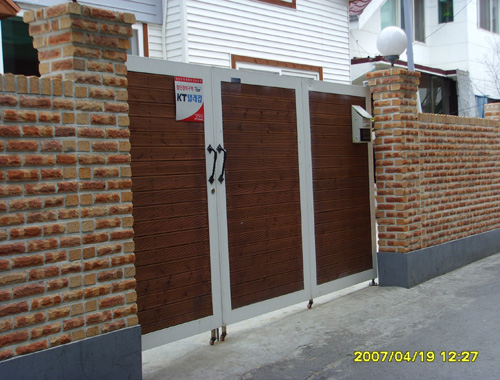 090602_hndesign153125.jpg