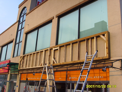 090602_hndesign155819.jpg