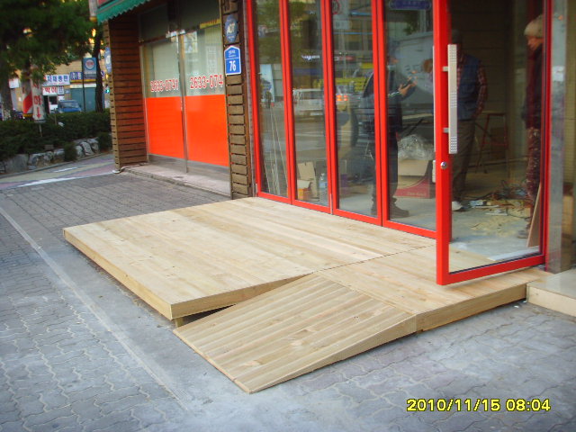 101222_hndesign182710.JPG